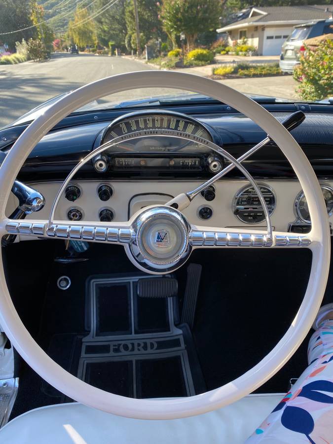 Ford-crown-victoria-1955-13