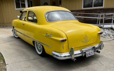 Ford-custom-deluxe-2dr-coupe-1951-yellow-2