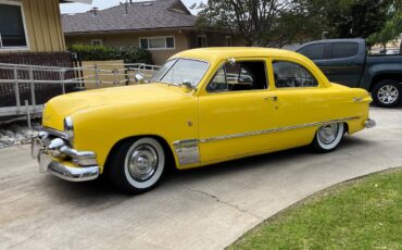Ford-custom-deluxe-2dr-coupe-1951-yellow