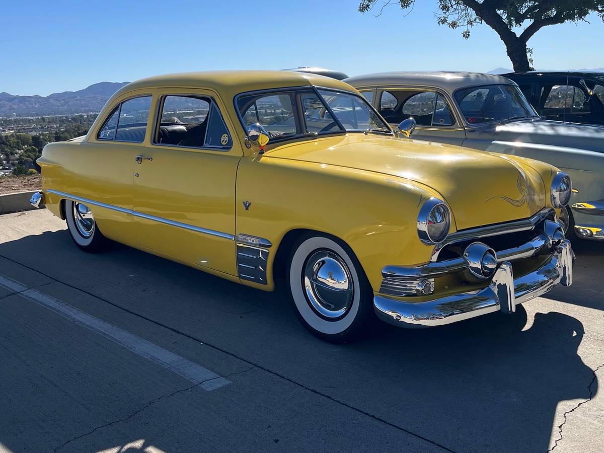 Ford-custom-deluxe-2dr-coupe-1951-yellow-6