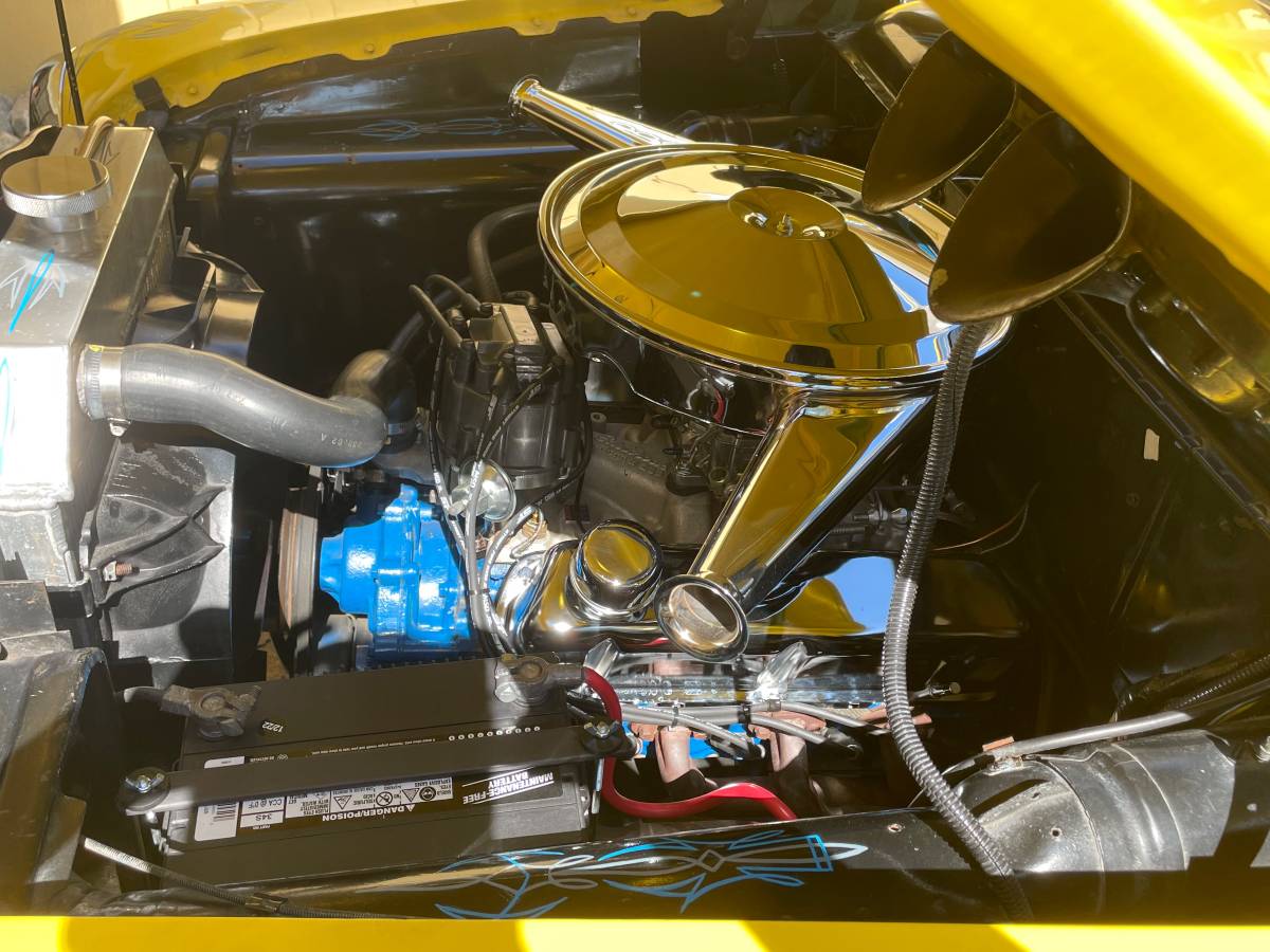 Ford-custom-deluxe-2dr-coupe-1951-yellow-7