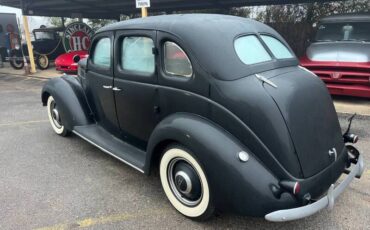 Ford-deluxe-1937-black-1