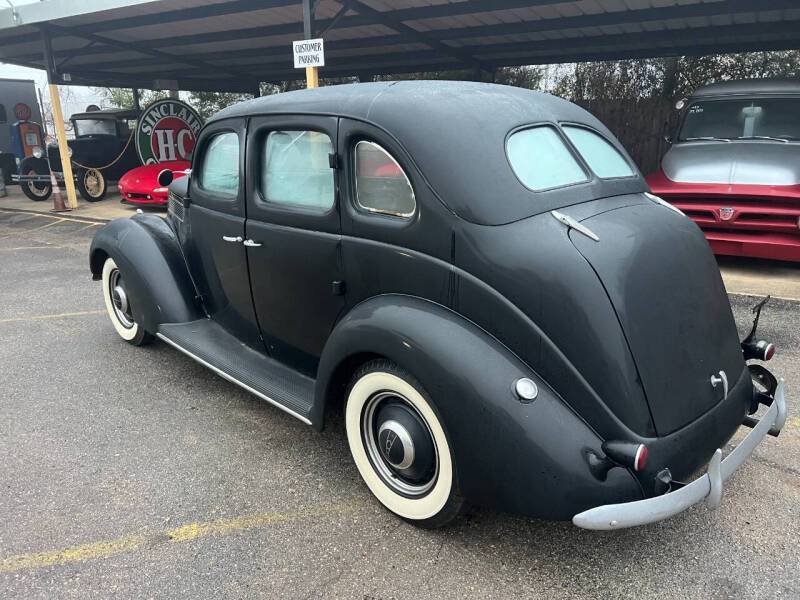 Ford-deluxe-1937-black-1