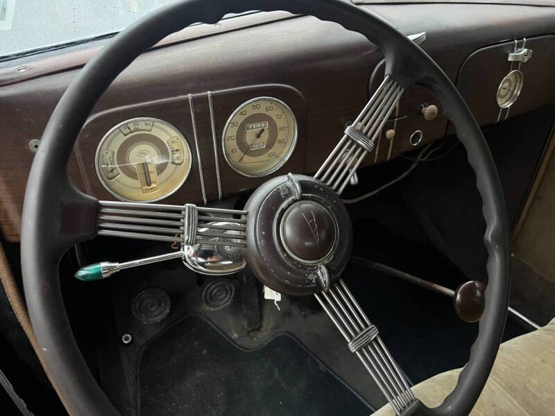 Ford-deluxe-1937-black-10