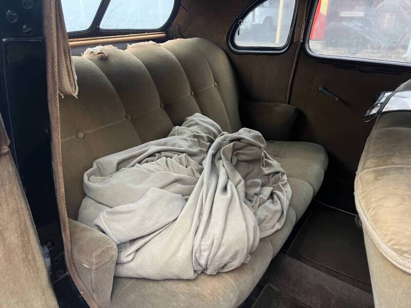 Ford-deluxe-1937-black-12