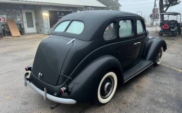 Ford-deluxe-1937-black-2