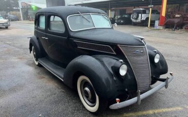 Ford-deluxe-1937-black-3