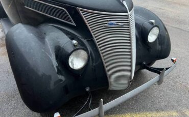 Ford-deluxe-1937-black-4