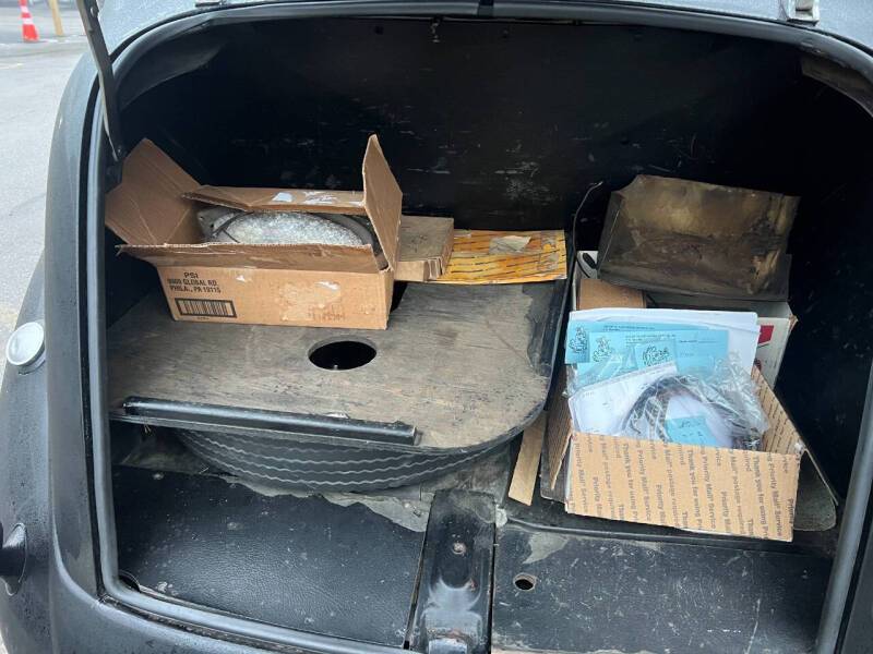 Ford-deluxe-1937-black-7