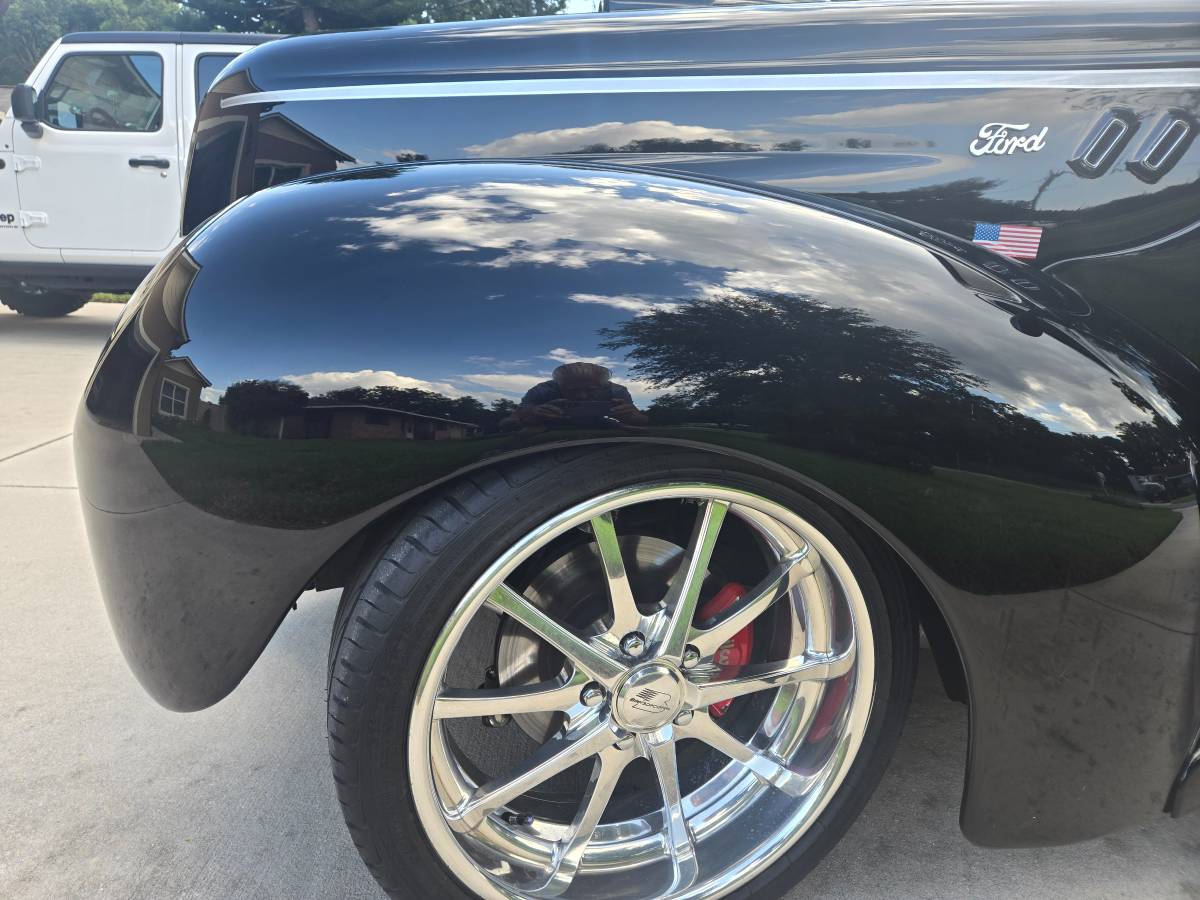 Ford-deluxe-coupe-1940-black-4