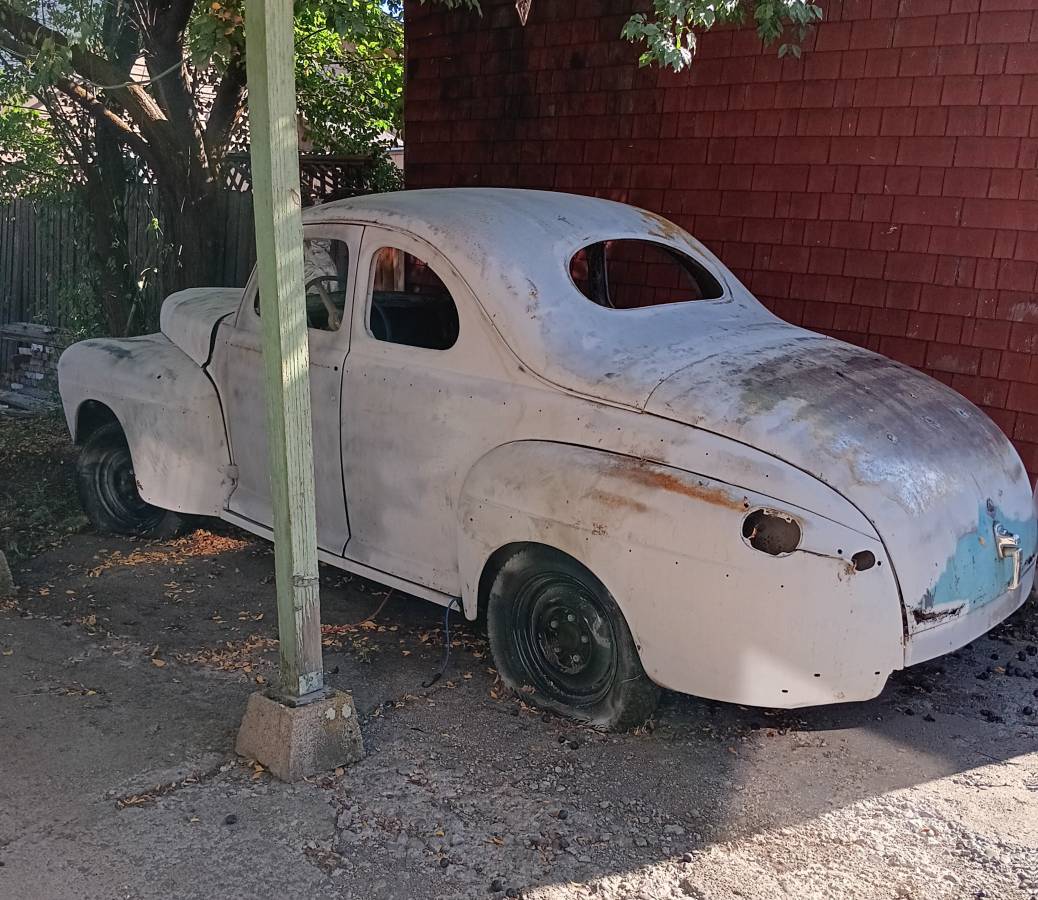 Ford-deluxe-coupe-1948-5