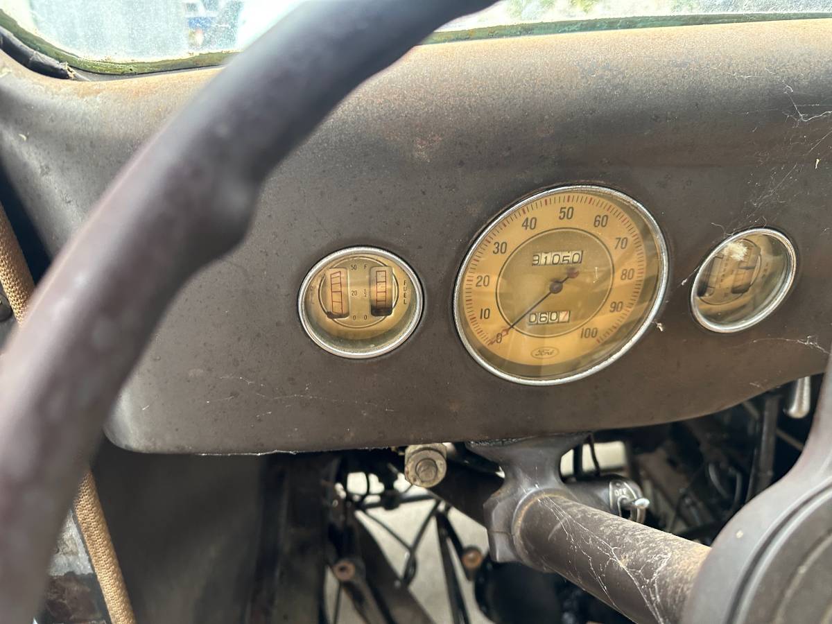 Ford-deluxe-sedan-1936-17