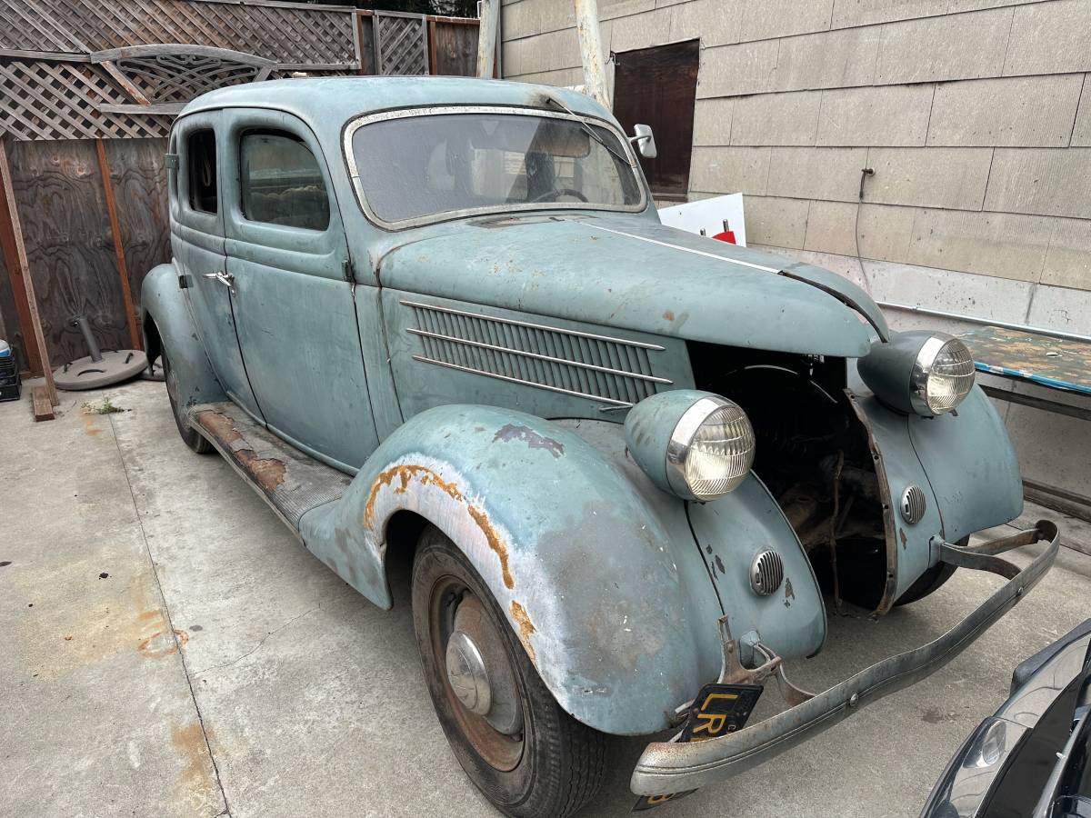 Ford-deluxe-sedan-1936-44