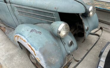 Ford-deluxe-sedan-1936-45