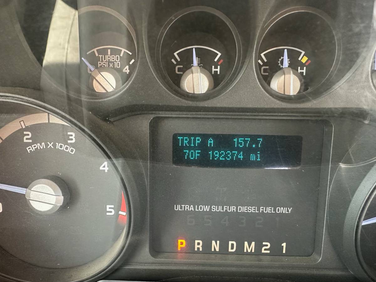 Ford-diesel-1981-white-11