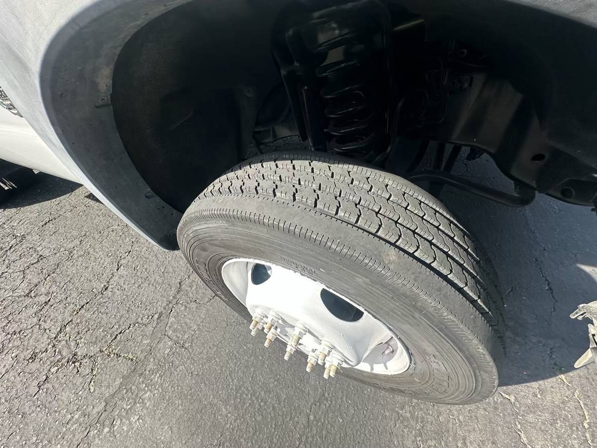 Ford-diesel-1981-white-12