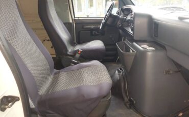 Ford-e-250-econoline-1996-white-12