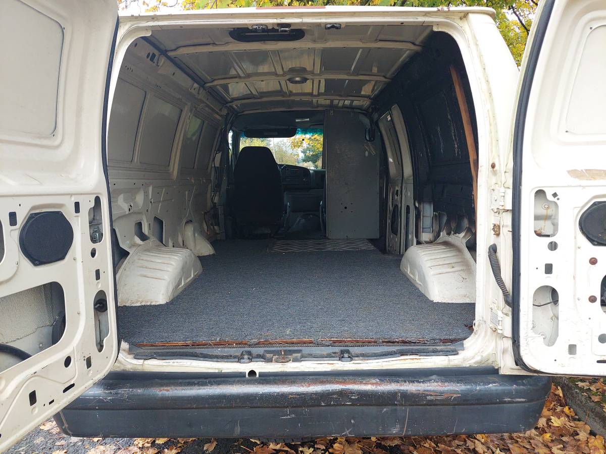 Ford-e-250-econoline-1996-white-8