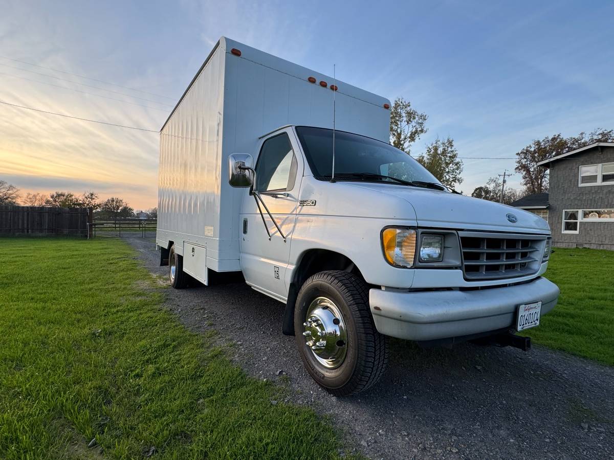 Ford-e-350-econoline-1996-white-10