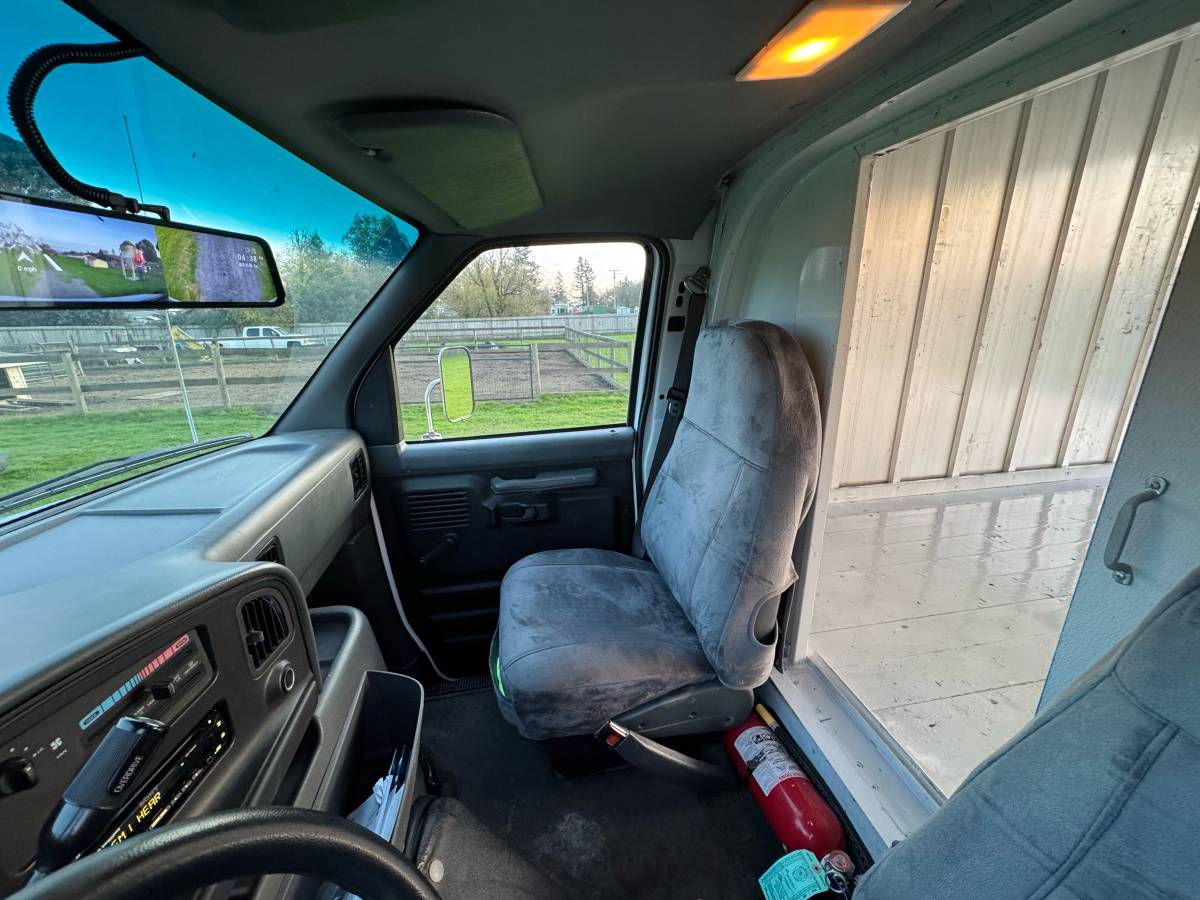 Ford-e-350-econoline-1996-white-15