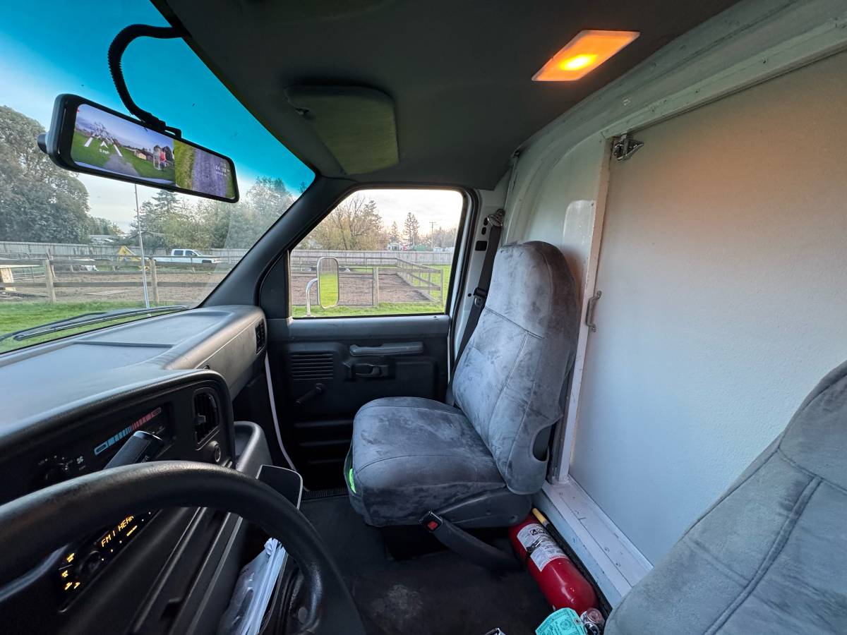 Ford-e-350-econoline-1996-white-16