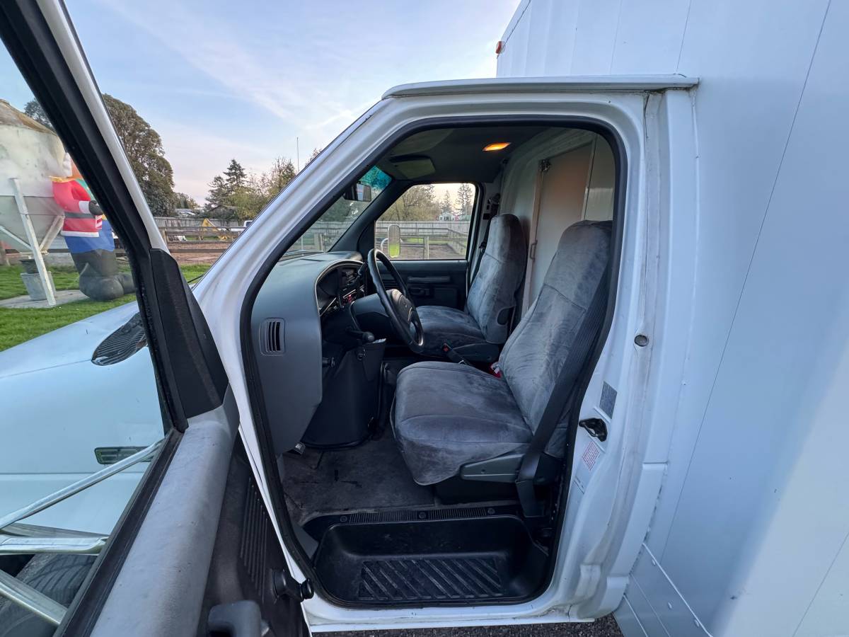 Ford-e-350-econoline-1996-white-17
