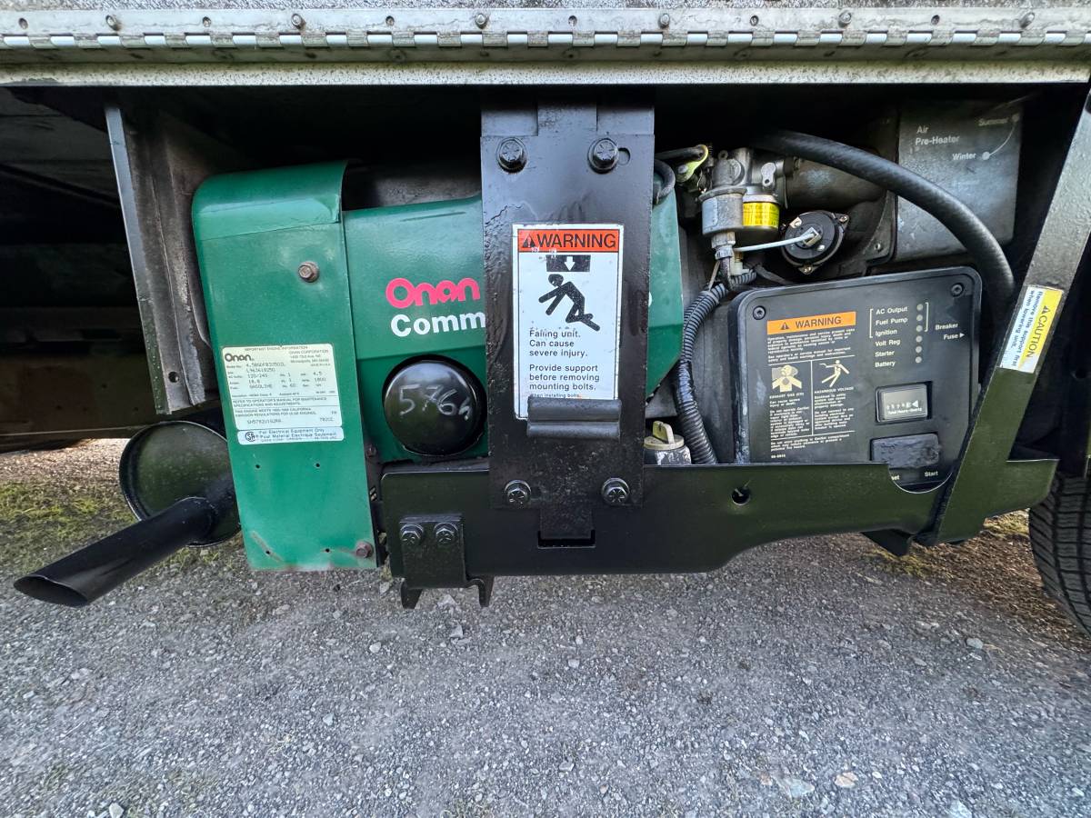 Ford-e-350-econoline-1996-white-21