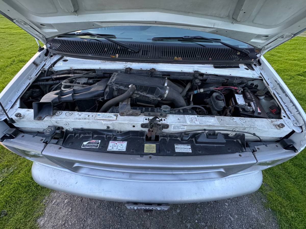 Ford-e-350-econoline-1996-white-3