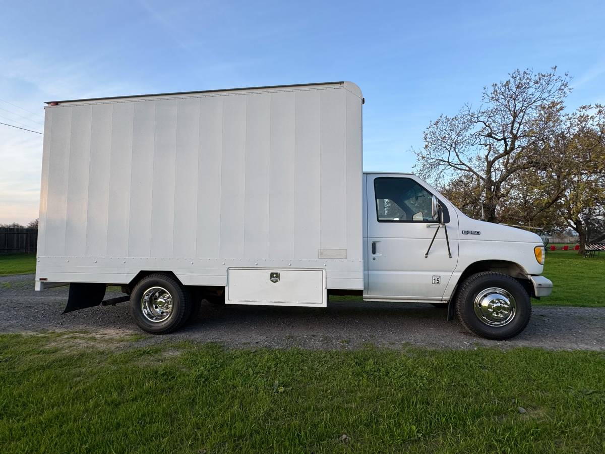 Ford-e-350-econoline-1996-white-8