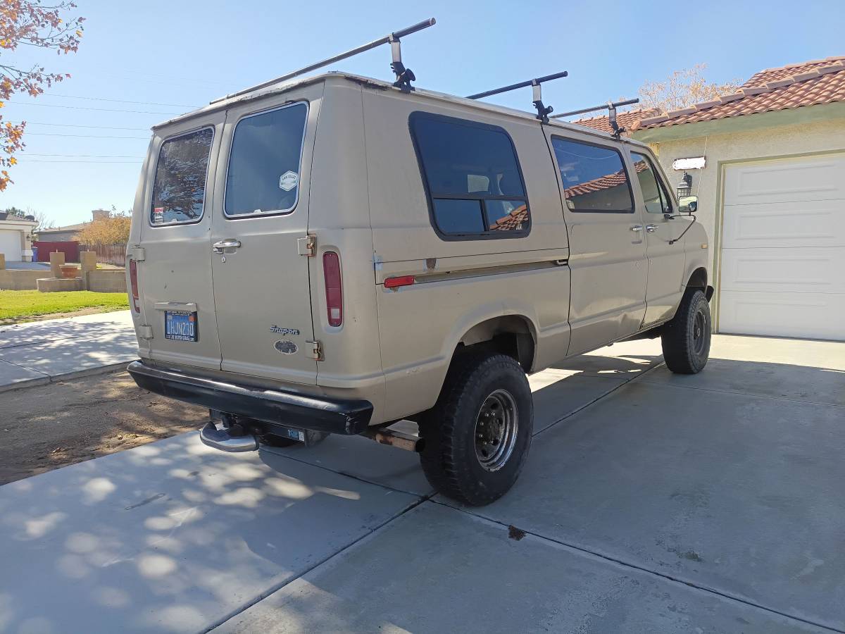 Ford-e150-4x4-1983-brown-3