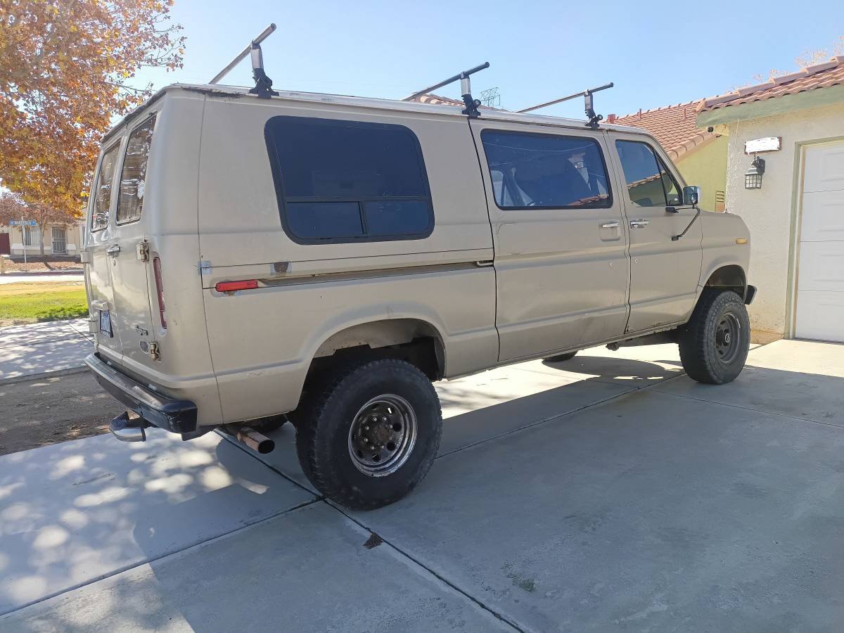 Ford-e150-4x4-1983-brown