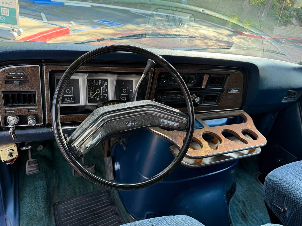 Ford-e150-club-wagon-1979-blue-10