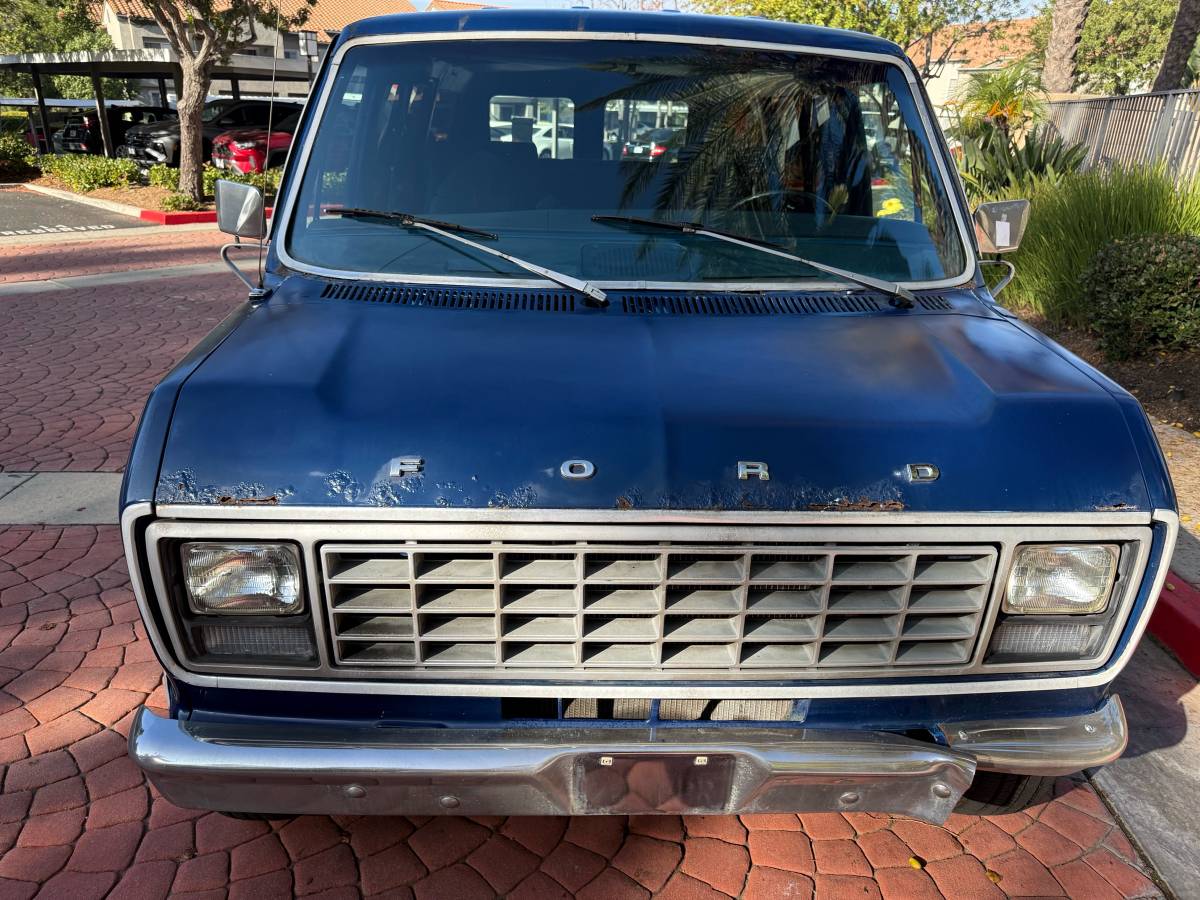 Ford-e150-club-wagon-1979-blue-2
