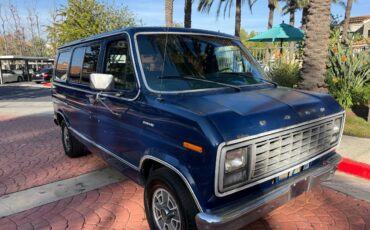 Ford-e150-club-wagon-1979-blue