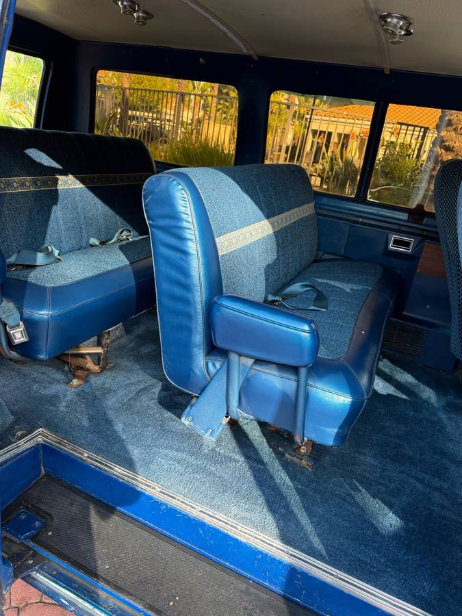Ford-e150-club-wagon-1979-blue-5