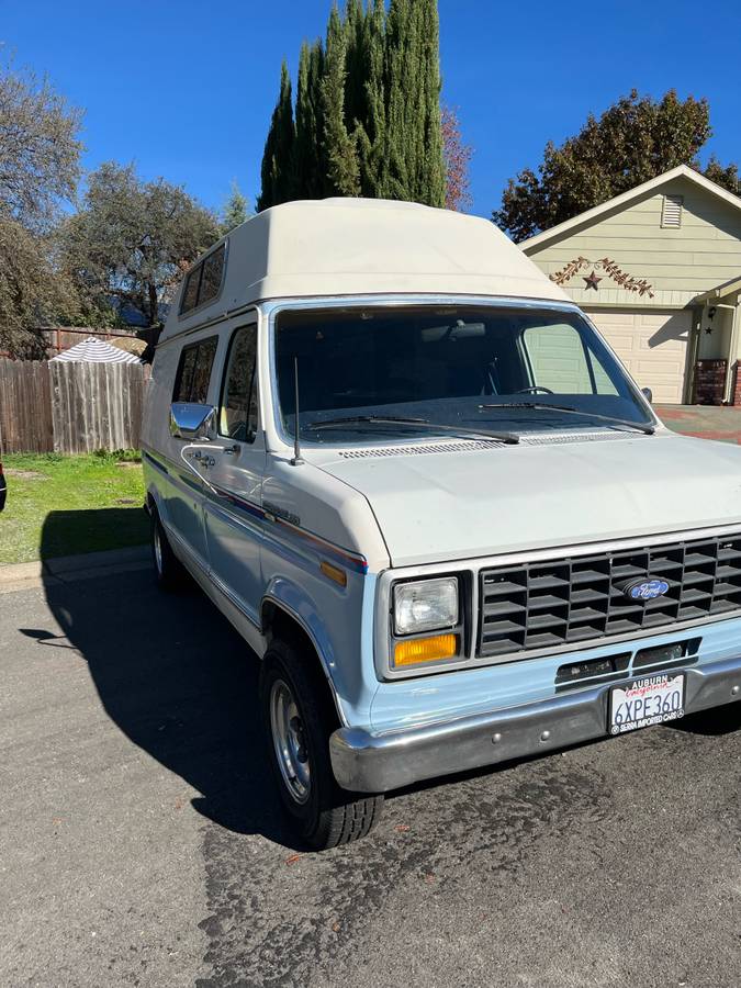 Ford-e150-conversion-van-1984-blue-1