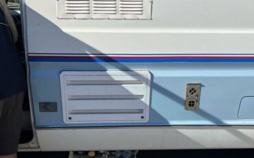 Ford-e150-conversion-van-1984-blue-4