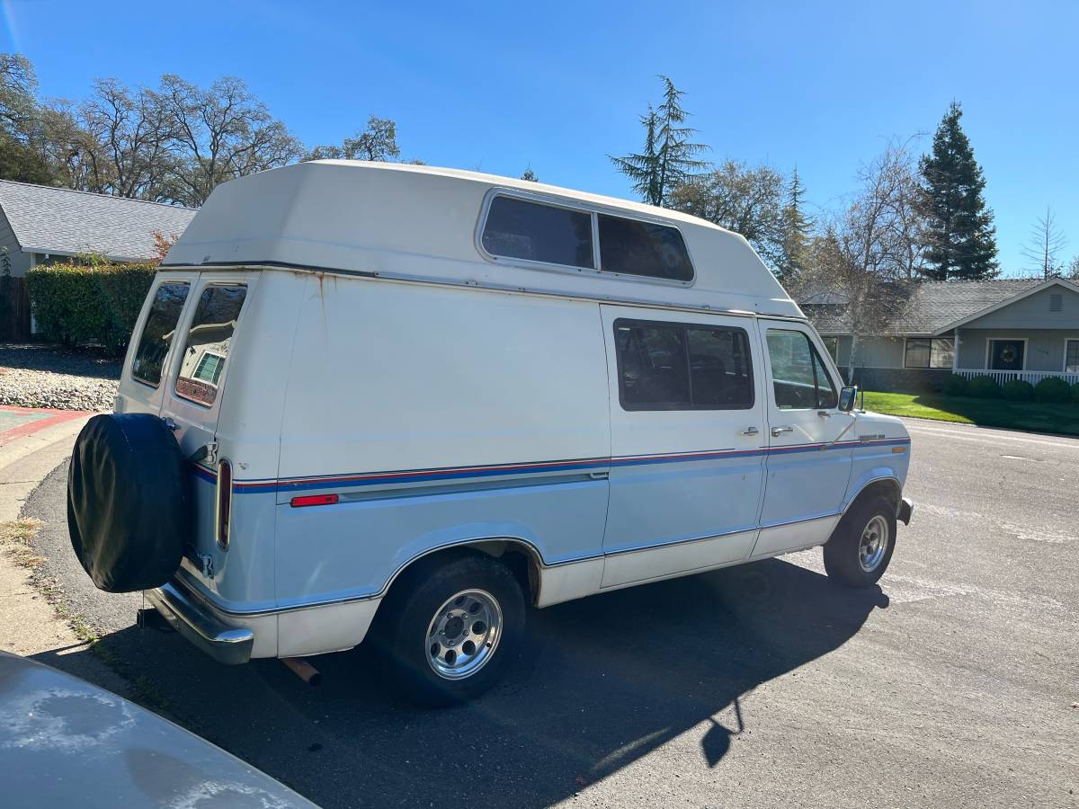 Ford-e150-conversion-van-1984-blue-5