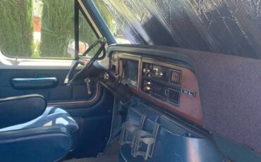Ford-e150-conversion-van-1984-blue-8