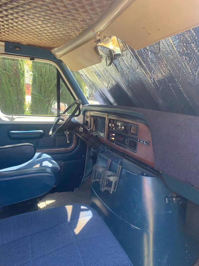 Ford-e150-conversion-van-1984-blue-8