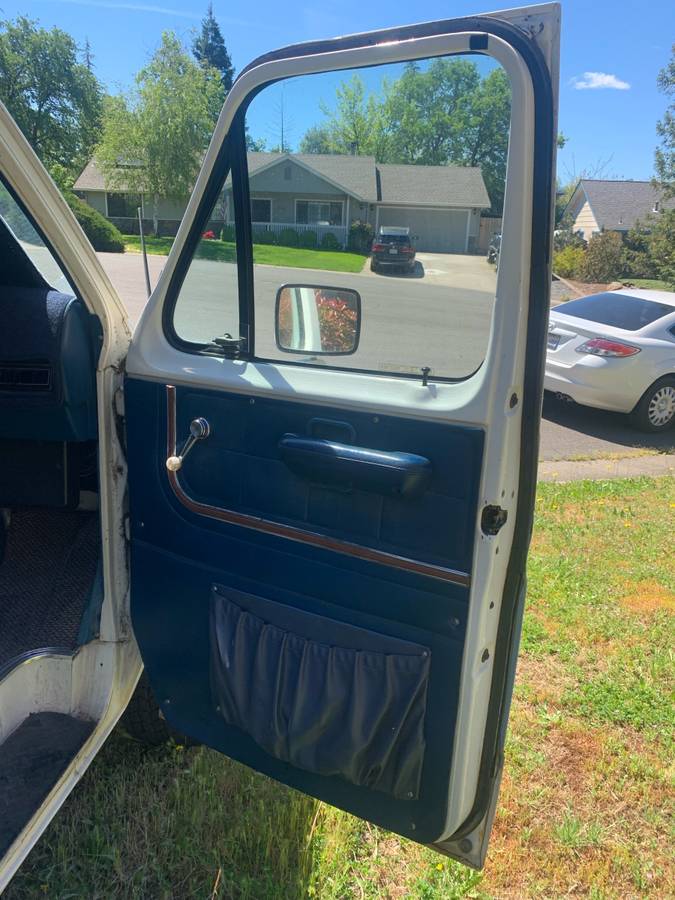 Ford-e150-conversion-van-1984-blue-9