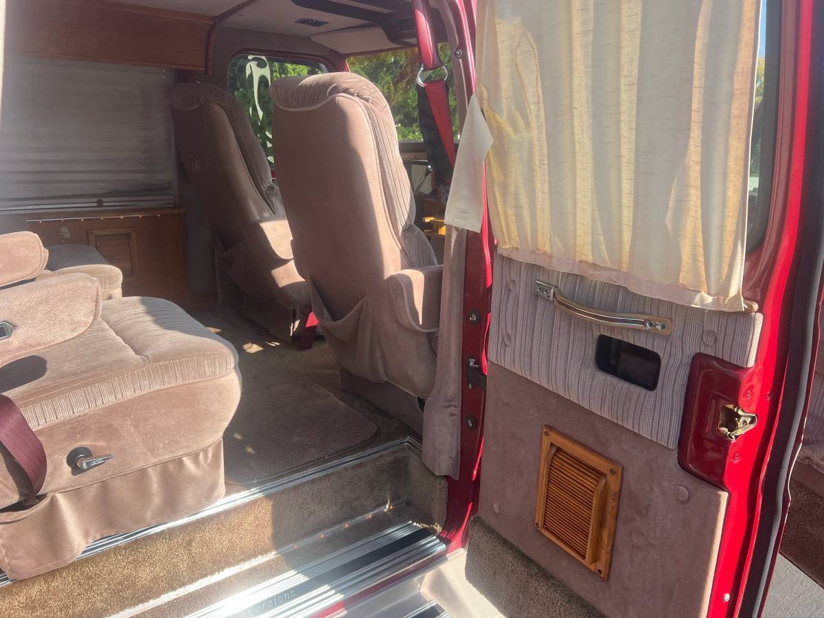 Ford-e150-conversion-van-1990-red-1