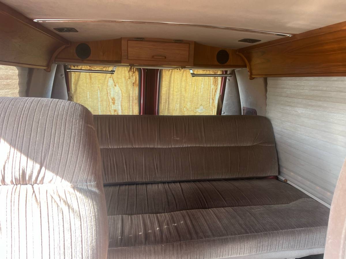 Ford-e150-conversion-van-1990-red-13