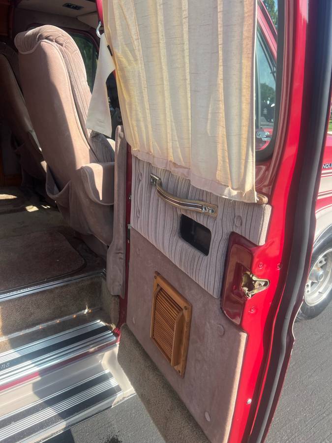 Ford-e150-conversion-van-1990-red-16