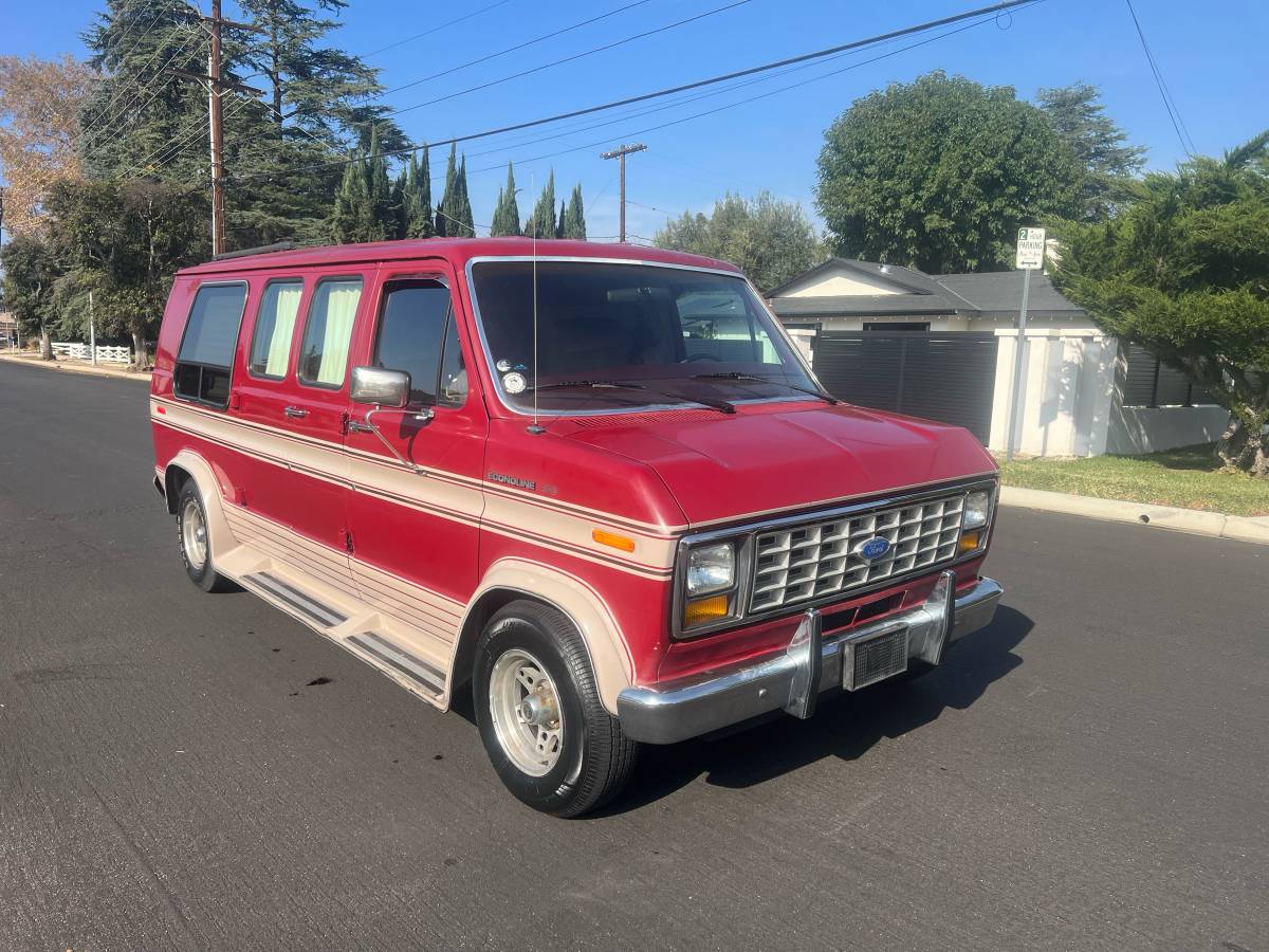Ford-e150-conversion-van-1990-red-4