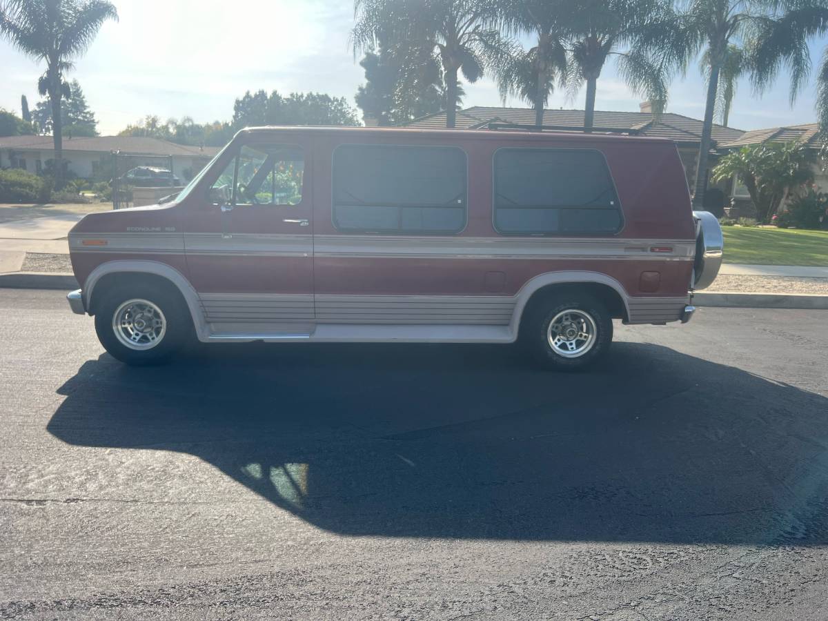 Ford-e150-conversion-van-1990-red-7