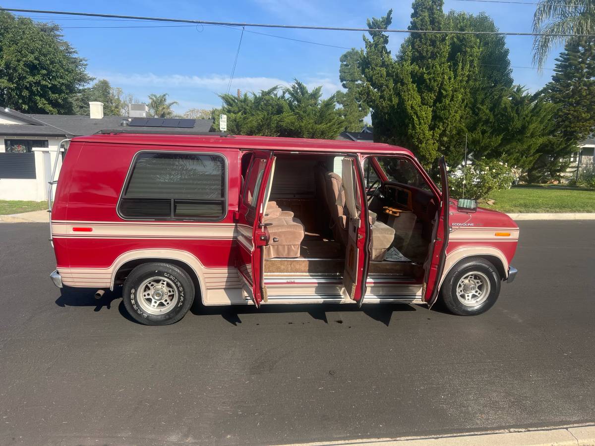 Ford-e150-conversion-van-1990-red-9