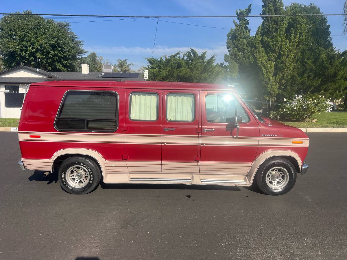 Ford-e150-conversion-van-1990-red