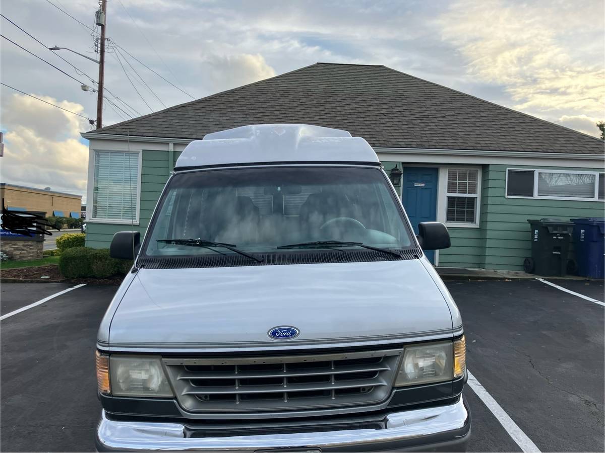 Ford-e150-conversion-van-1995-silver-1
