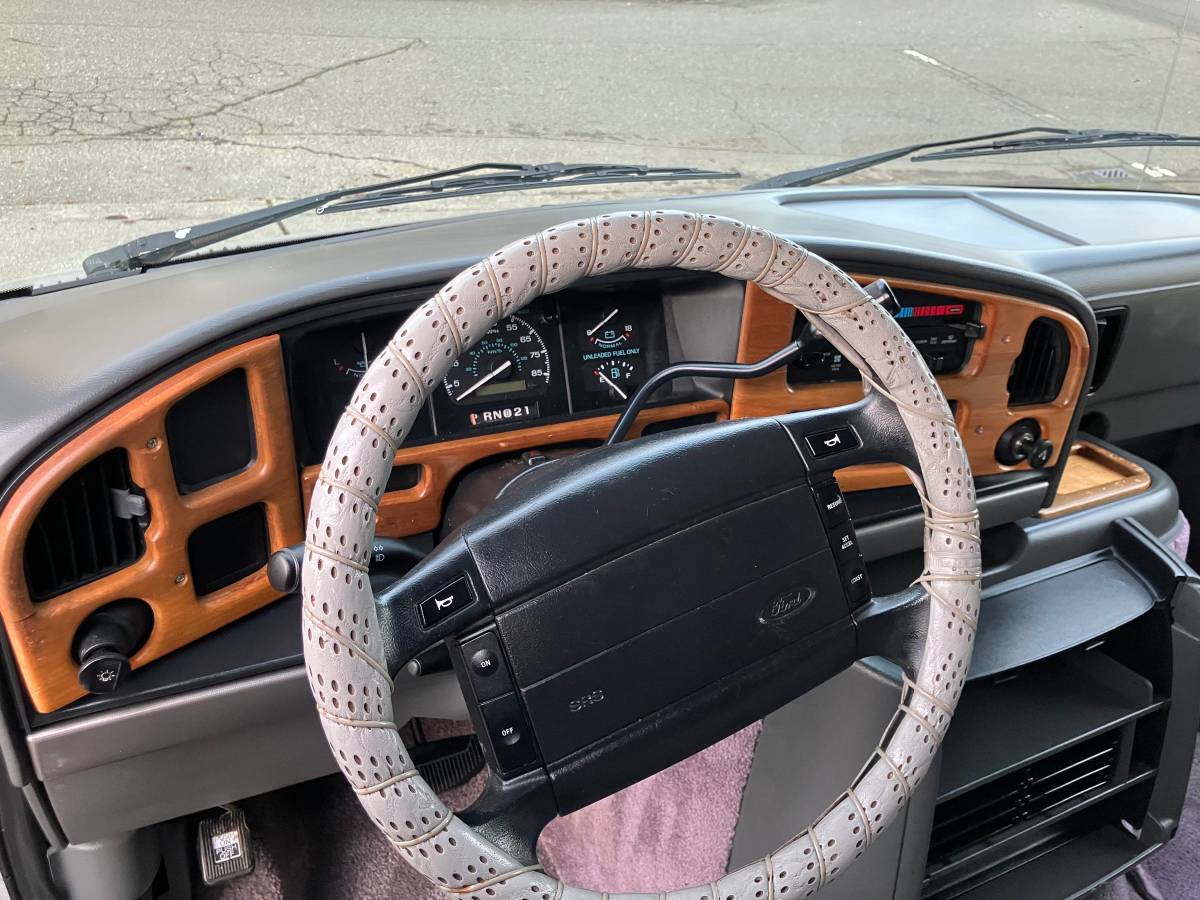 Ford-e150-conversion-van-1995-silver-10